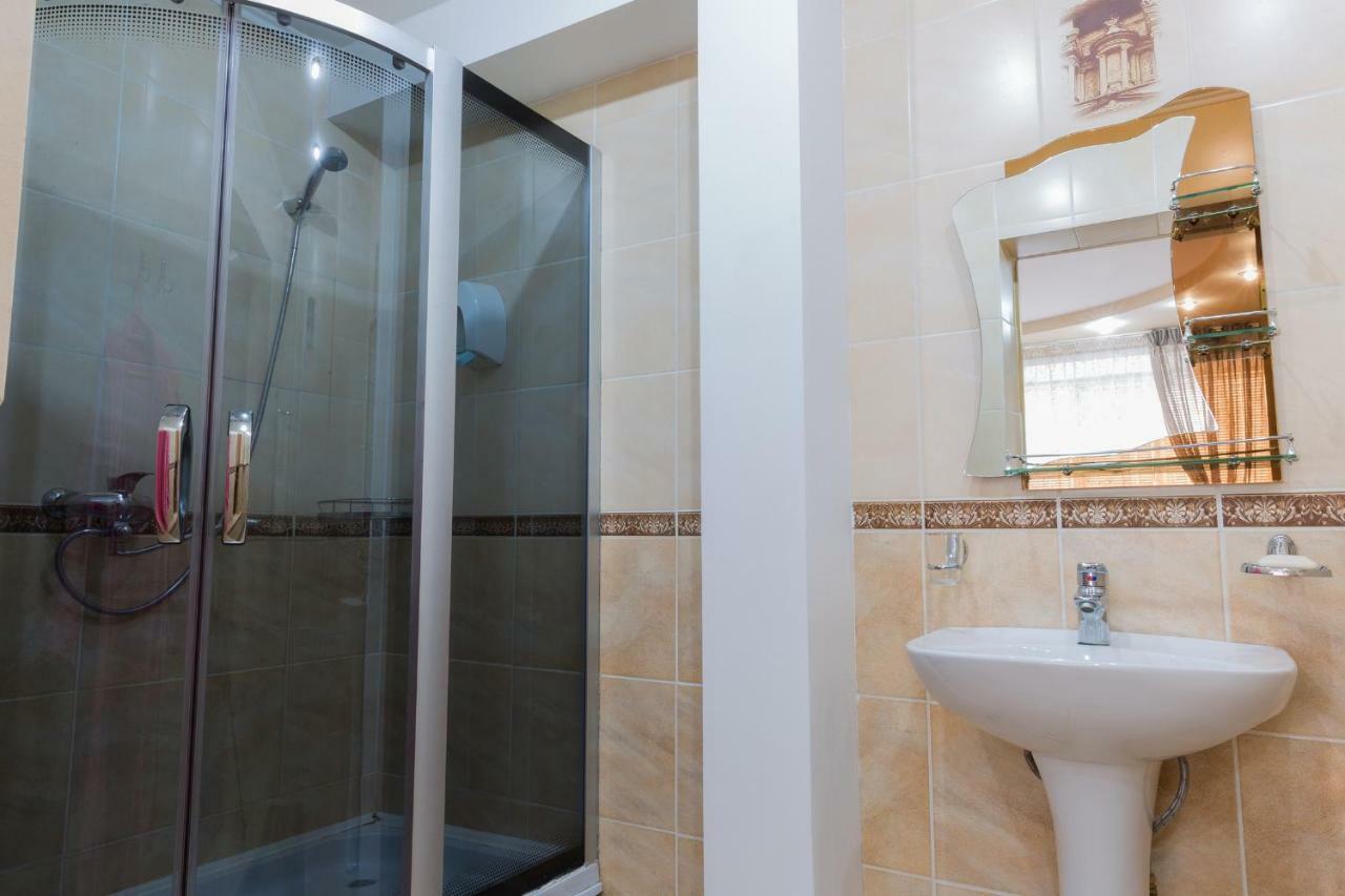 Ustʼ-Kamenogorsk Tourist Hotel מראה חיצוני תמונה