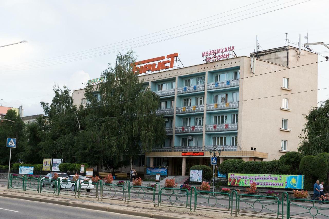 Ustʼ-Kamenogorsk Tourist Hotel מראה חיצוני תמונה