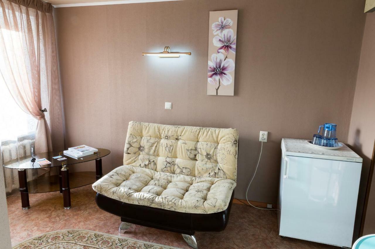 Ustʼ-Kamenogorsk Tourist Hotel מראה חיצוני תמונה